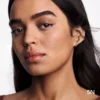 Tenue 24 h, sans transfert, éclat naturel, fond de teint perfecteur Tenue 24 h, sans transfert, éclat naturel, fond de teint perfecteur